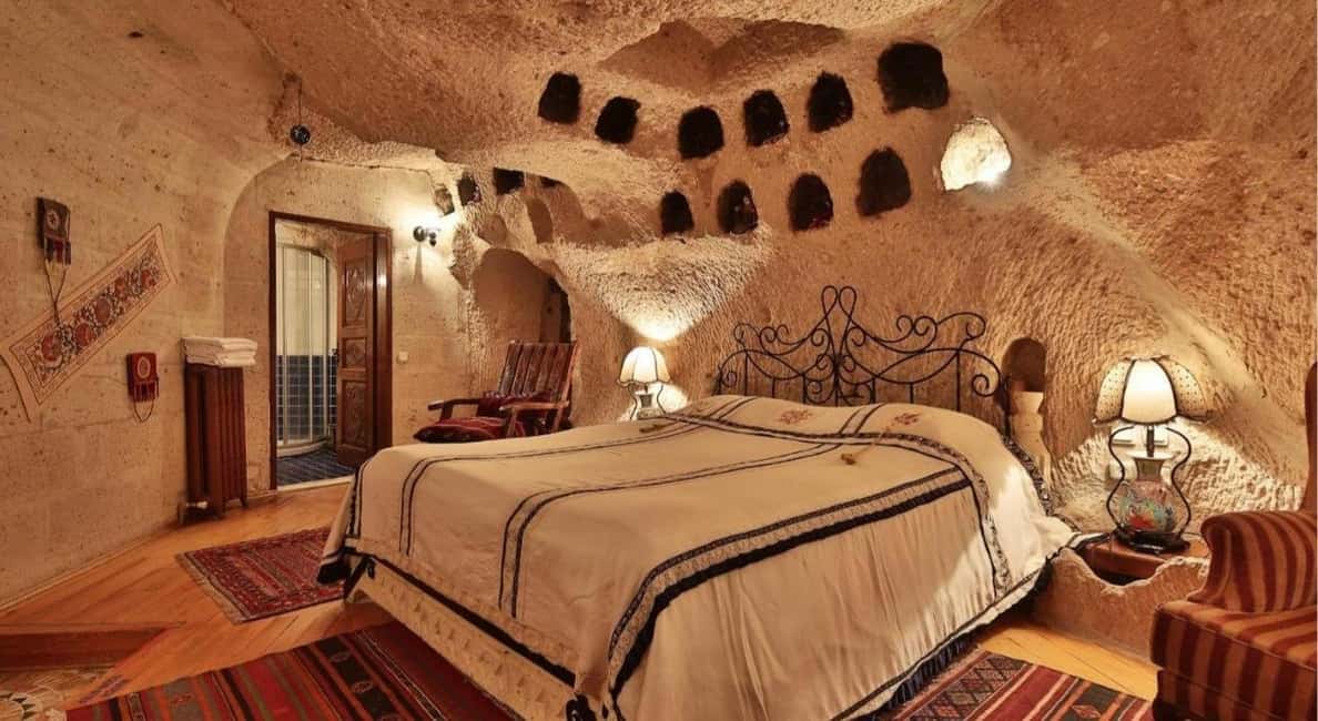 2-Day Guided Cappadocia Tour from Antalya/Belek/Side/Alanya - Day 2: Optional balloon sunrise, Uchisar viewpoints, and Pigeon Valley