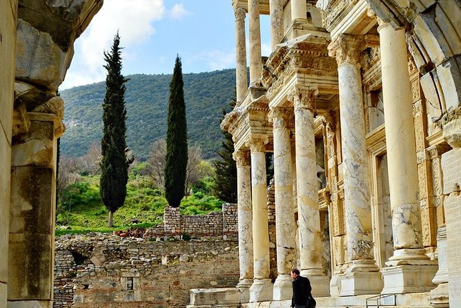 2 Days Ephesus and Pamukkale from Istanbul - Lunch at the Virgin Mary House area: fuel before the big sweep