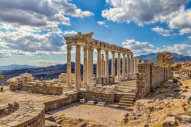 2-Days Gallipoli Troy Pergamon Acropolis Tour From Istanbul to Kusadasi - The Istanbul start: the early morning rhythm