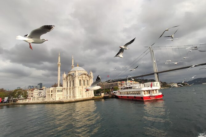 2-Hour Bosphorus Cruise in Istanbul with Guide - The onboard guide: the secret sauce on a shared Bosphorus boat