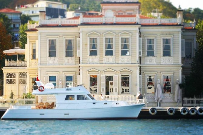 2-Hour Private Luxury Yacht Cruise on Bosphorus with Transfers - On Board With a Guide: What “Commentary” Means Here