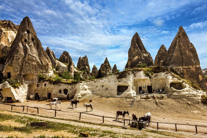 4 Day Cappadocia and Gobeklitepe Private Tour from Istanbul - Day 2 hiking Red/Rose Valley and going underground in Kaymakli