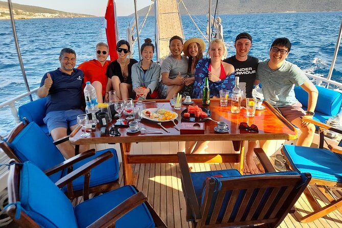 6 Hours Private Charter Boat Tour with Lunch in Bodrum - Lunch onboard: fish, chicken, meatballs, or vegetarian plus fruit