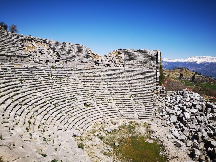 A Journey of Scenic Views, Culture and Entertainment - Tazı Canyon: Towering Cliffs and Green in the Same View
