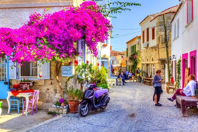 Alaçatı & Çeşme Chill Tour: Vibes, Streets & Snapshots - Pickup with a real plan: how the day starts