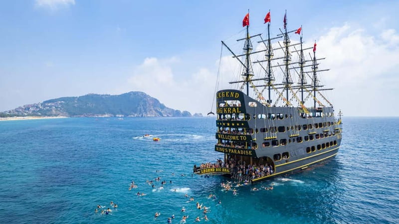 Alanya: All Inclusive Luxury Boat Trip & Free Time in Alanya - Cliff Jump Moment: The 30-Meter High Entertainment Stop