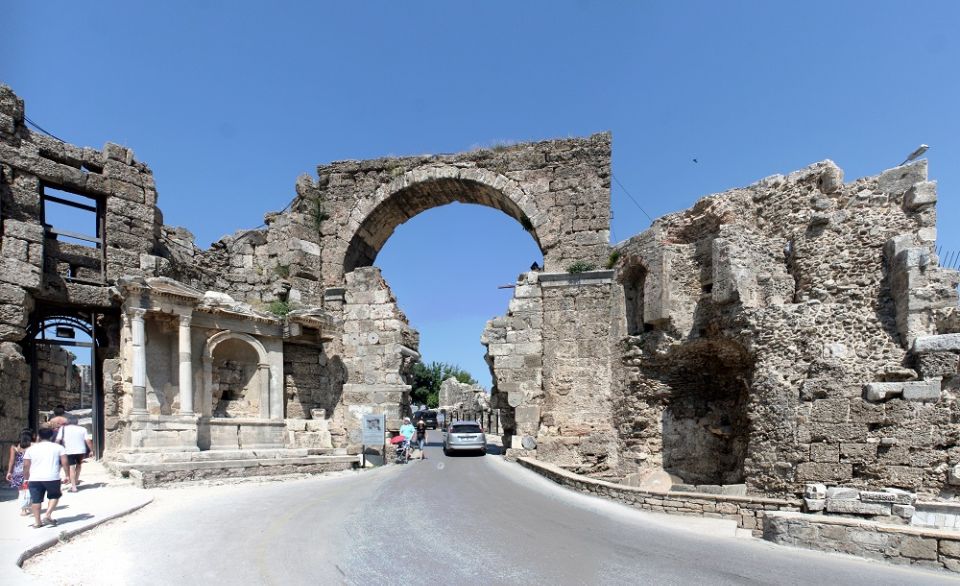 Alanya: Aspendos, Kursunlu Waterfalls and City of Side Tour - The sponsored Turkish delight and jewelry stops