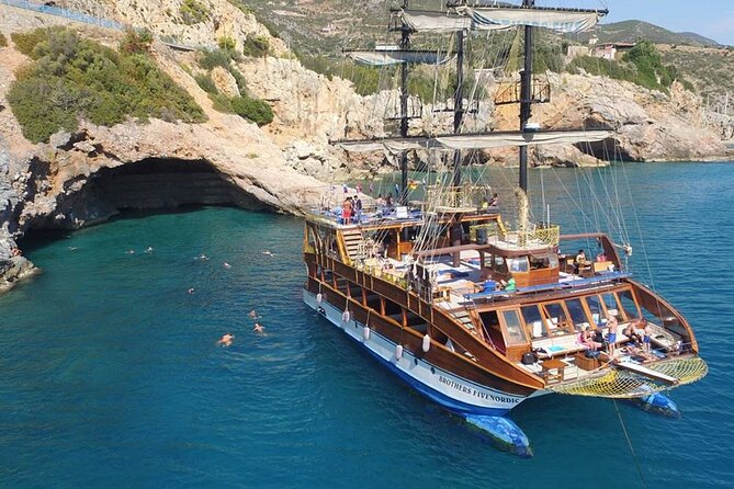 Alanya Catamaran Boat Tour with Lunch, Soft Drinks & Transfer - Return to Alanya harbor: the last stretch and getting back