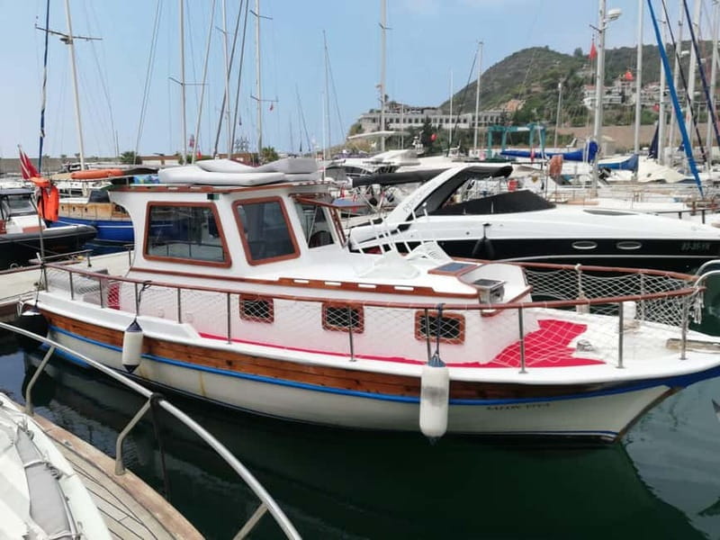 Alanya: Fishing Tour with Lunch and Hotel Transfers - Pirates, lovers, and phosphorous caves: sightseeing with real atmosphere