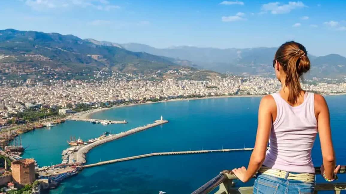 Alanya Night City Tour: Castle, Cleopatra Beach & Cable Car - Cable Car to Alanya Castle: Panoramic Payoff and the Climb