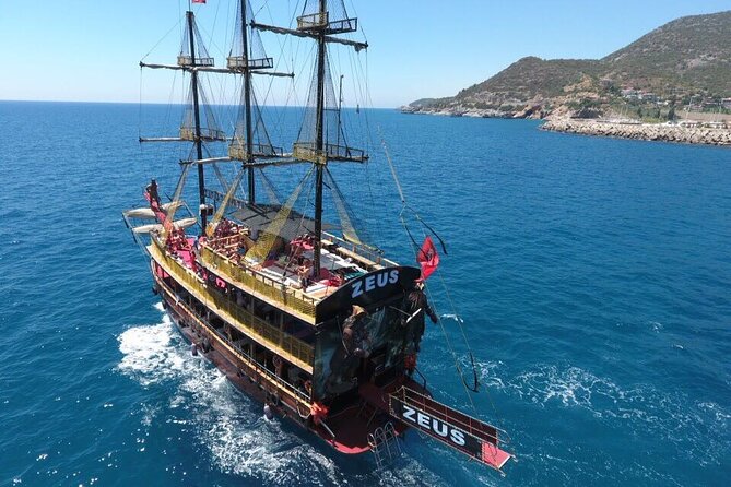 Alanya Pirate Boat Tour with Lunch, Soft Drinks & Transfer - Alanya Limanı and Kalesi: warm-up views before the caves