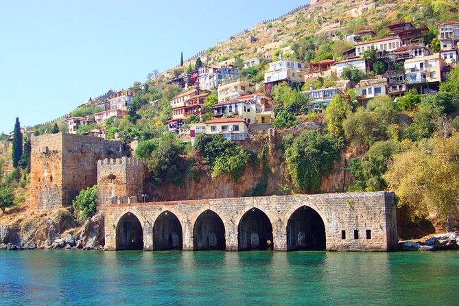 Alanya Pirate Boat Tour with Lunch, Soft Drinks & Transfer - Lunch onboard Zeus: what to expect and how to plan your appetite