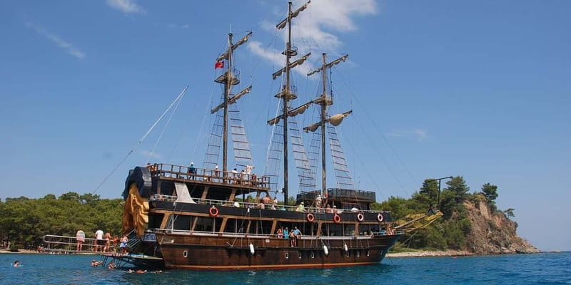 Alanya: Pirate Boat Tour with Lunch & Unlimited Soft Drinks - The Pirate Crew and On-Board Entertainment: More Than a Gimmick