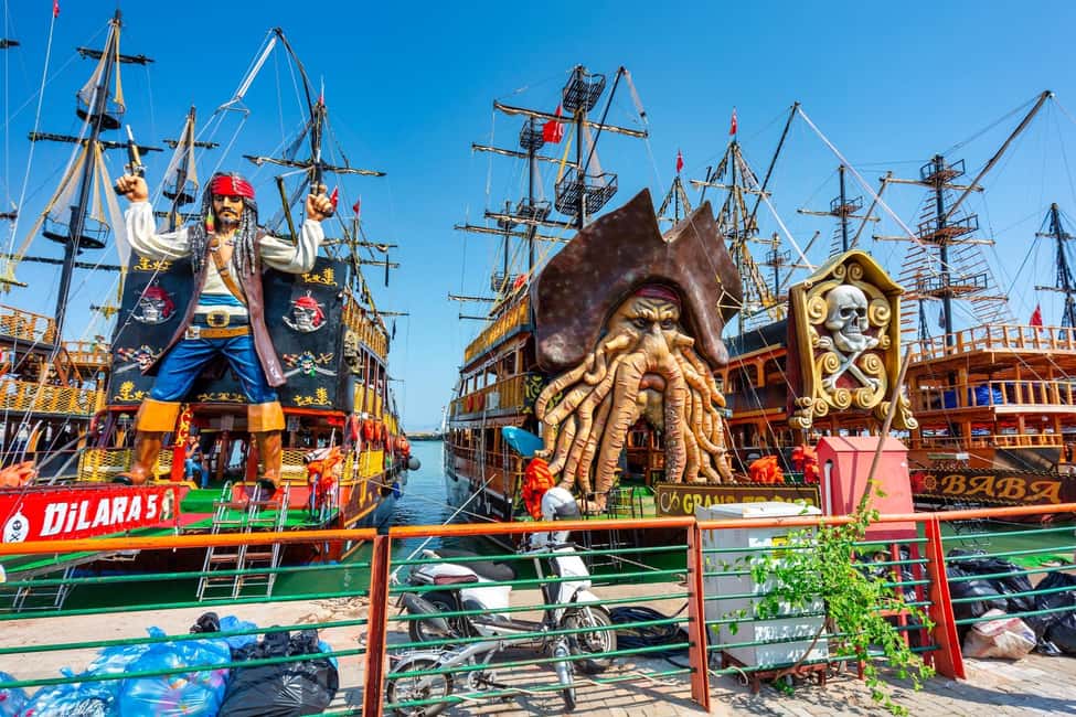 Alanya: Pirate Boat with Foam Party incl. Lunch & Drinks - Swimming breaks in clear Mediterranean water