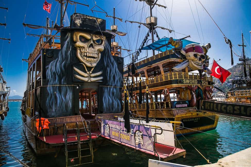 Alanya: Pirate Boat with Foam Party incl. Lunch & Drinks - The 5-hour route: Alanya landmarks from the sea