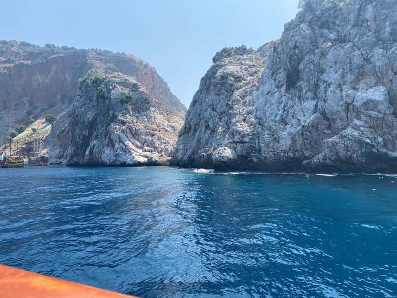 Alanya: Pirate Boat with Pickup, Lunch, & Unlimited Drinks - Boarding Experience: What You Actually Get On the Ship