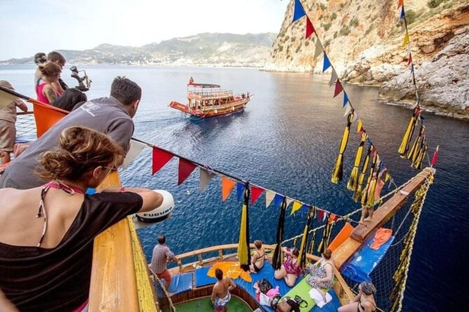 Alanya: Pirates Boat Trip with Lunch and Hotel Pickup - Hotel Pickup, Van Ride, and Timing in Alanya