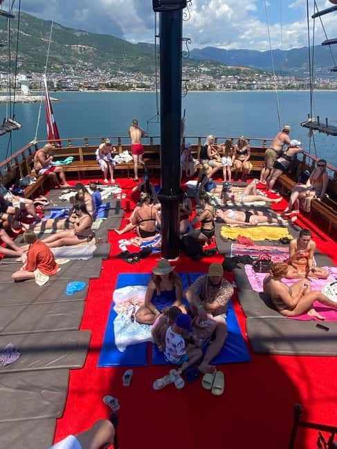 Alanya Relax Boat Tour with Caretta and Dolphin View - Alanya photo stop: a land moment that actually helps
