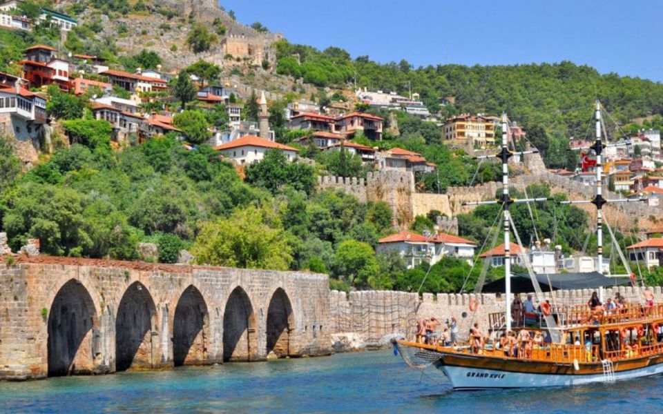 Alanya: Relax Boat Trip With Lunch & Swimming - Why This Quiet Wooden-Boat Trip Feels Like a Sea Day Escape