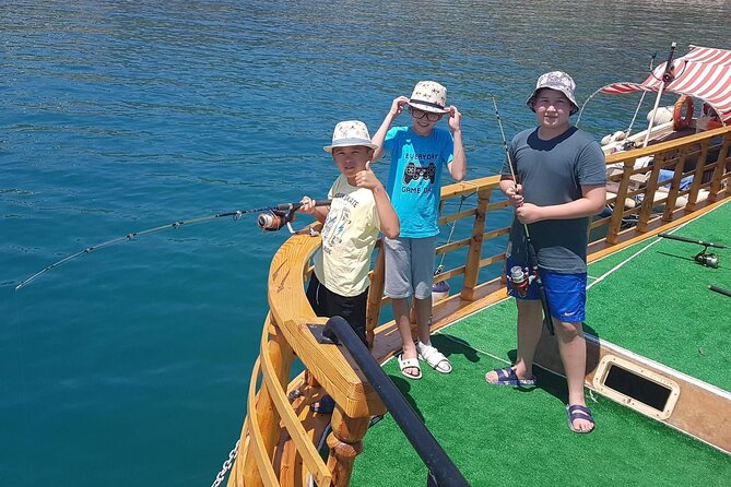 Alanya Relaxing Boat Tour with Lunch, Soft Drinks & Transfer - Why this Alanya boat trip feels calmer than the loud pirate crowd