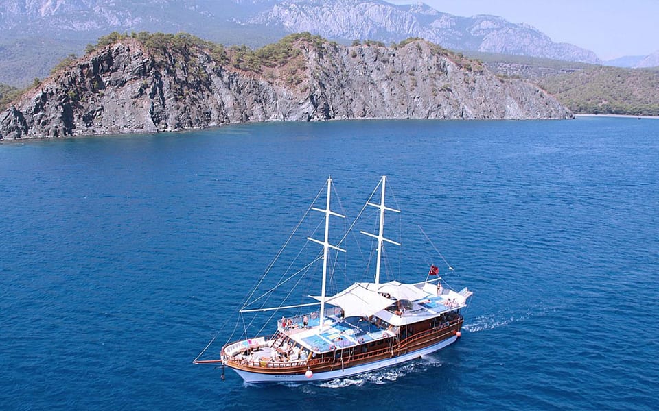 Alanya Relaxing Family Boat Tour Without Foam And Loud Music - Why this relaxing Alanya boat feels calmer than the party ships