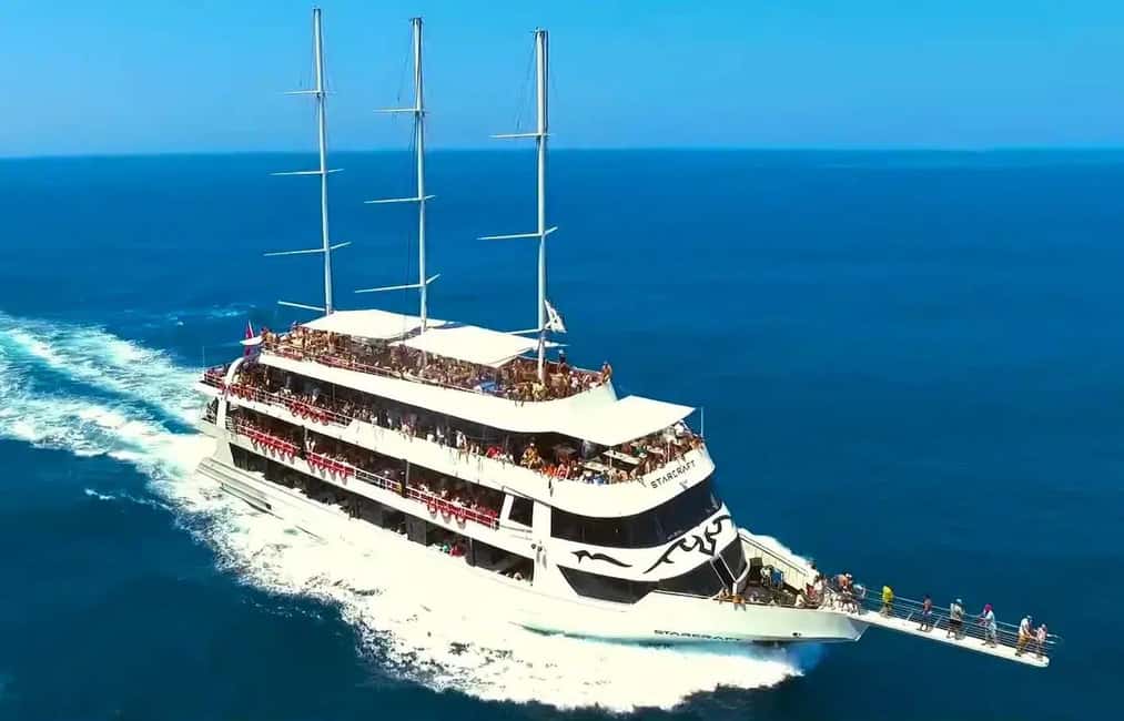 Alanya/Side: Starcraft Boat Trip w/ Unlimited Beer and Wine - Starcraft yacht comfort: what makes the boat ride feel different