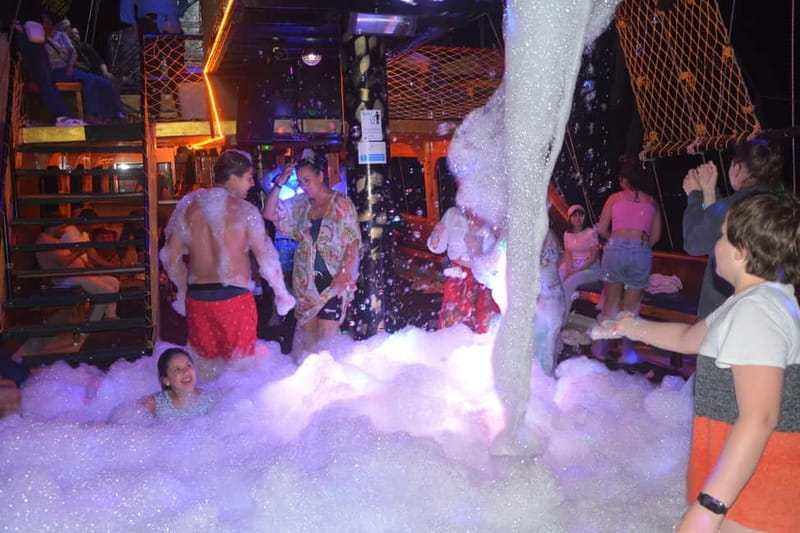 Alanya: Sunset Party Boat w/ Dinner & Unlimited Drinks - Foam Party and Disco: High-Energy Fun, With an Off Switch