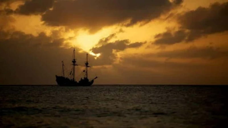 Alanya Sunset Pirate Boat: Music & Foam Party - Why This Sunset Pirate Cruise Feels Different Than Daytime Tours