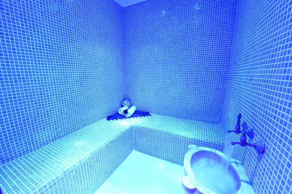 Alanya: Turkish Bathhouse and Spa Experience with Massage - Tea, wine, and the optional doctor fish spa