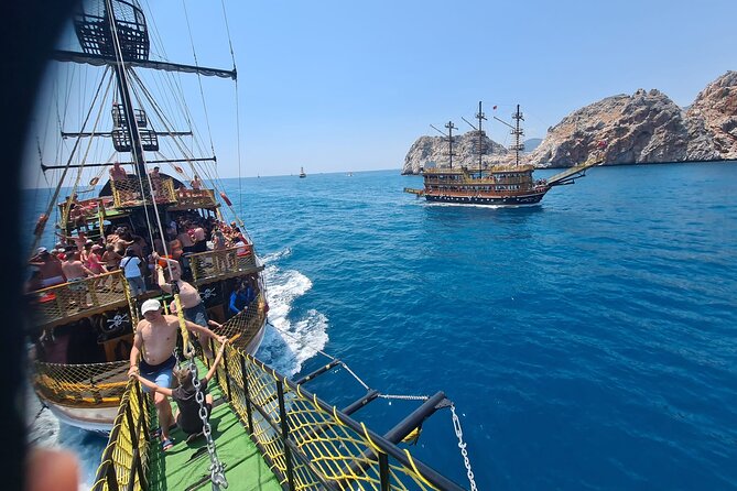 All-inclusive Pirate Boat Trip in Alanya - The Pirate Boat Setup: Multi-Deck, Bar, and Crowd Size