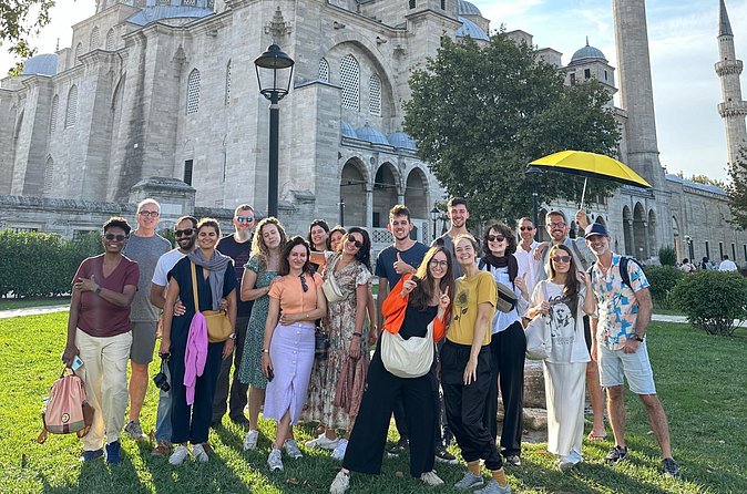Alternative Tour; Daily Life, Customs, Stories - Tip Based Tour - Beyazıt Mosque interior: how Muslims pray, and what you can notice