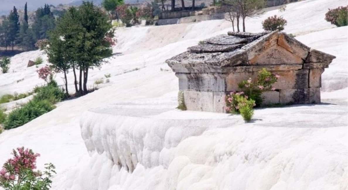 Antalya/Belek: Pamukkale Day Tour w/Optional Hot Air Balloon - Pamukkale’s travertine terraces: barefoot time, warm mineral water, clear rules