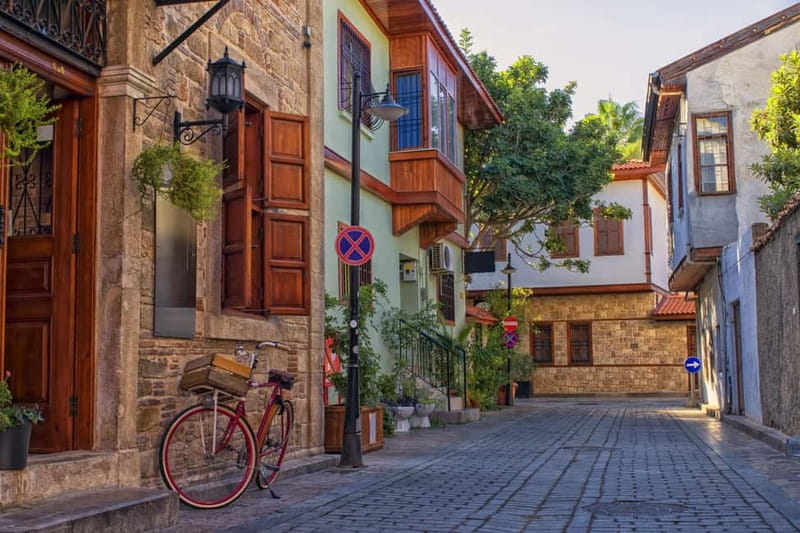Antalya: Guided Old City Walking Tour of City Highlights - Meeting at Hadrian’s Gate (10:00 AM) and finding your guide fast
