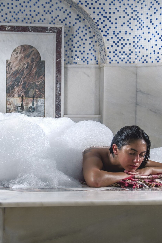 Antalya: Ladies Turkish Bath Hamam - Wellness Spa Center - Inside the spa: towel, locker, and that first warm step