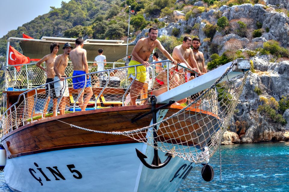 Antalya: Old Town Harbor Sightseeing Cruise - From the old harbour to the lower Duden waterfall views