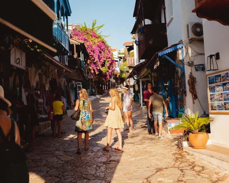 Antalya: Old Town Walking Tour with Turkish Tea and Baklava - Hadrian’s Gate (Üç Kapılar): walking through 130 AD