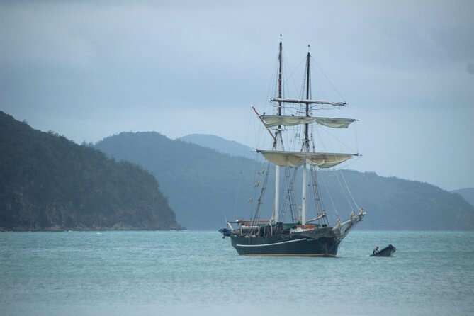 Antalya Pirate Boat Tour with Lunch and Roundtrip Transfer - Onboard Comfort: Lounges, Sun Beds, Toilets, and Sound