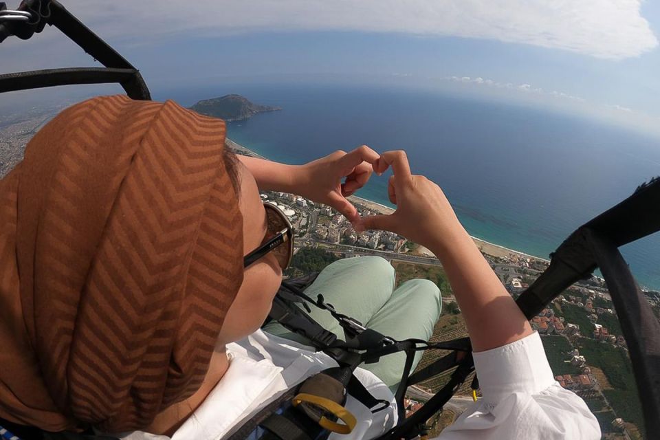Antalya: Tandem Paragliding Experience with Transfer - Cleopatra’s Beach and Alanya Castle from the air