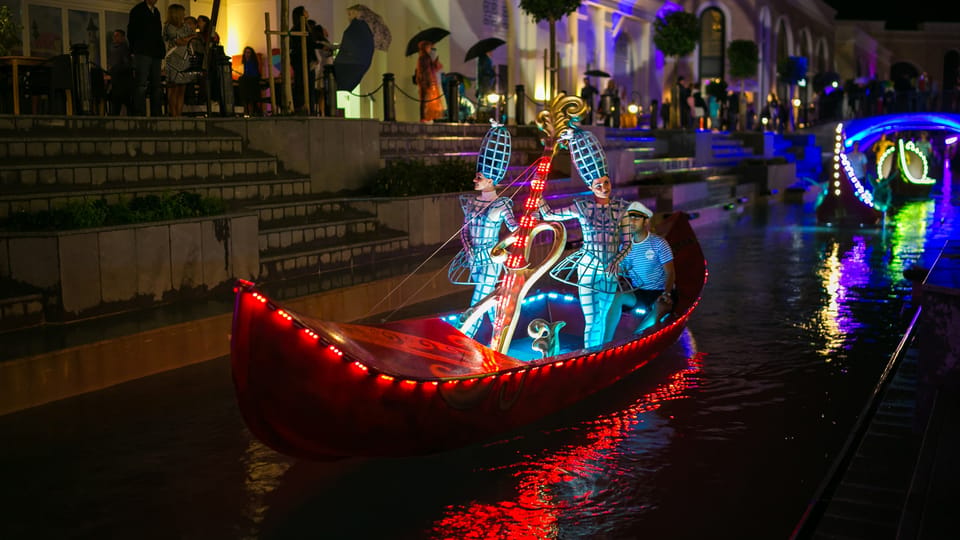 Antalya: The Land of Legends Night Show & Shopping Avenue - Who should book this Land of Legends night show transfer