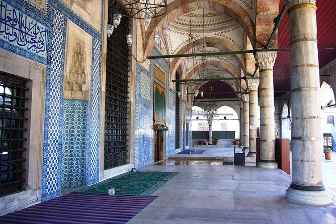 Asia-Europe with Bosphorus Full Day Inc.Museum fees and Lunch - Hotel Pickup, Group Size, and the Rhythm of an 8–9 Hour Day