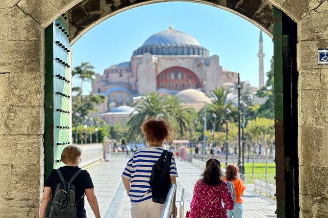 Best of Istanbul: Basilica Cistern - Blue Mosque - Grand Bazaar - How the Small-Group Format Works (Max 8 in English)