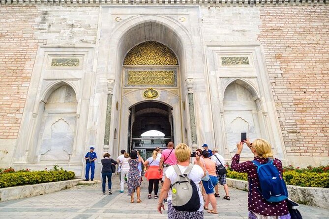 Blue Mosque, Hagia Sophia, Topkapi Palace &Grand Bazaar Tour - Grand Bazaar at the End: World-Class Shopping Chaos (In a Good Way)