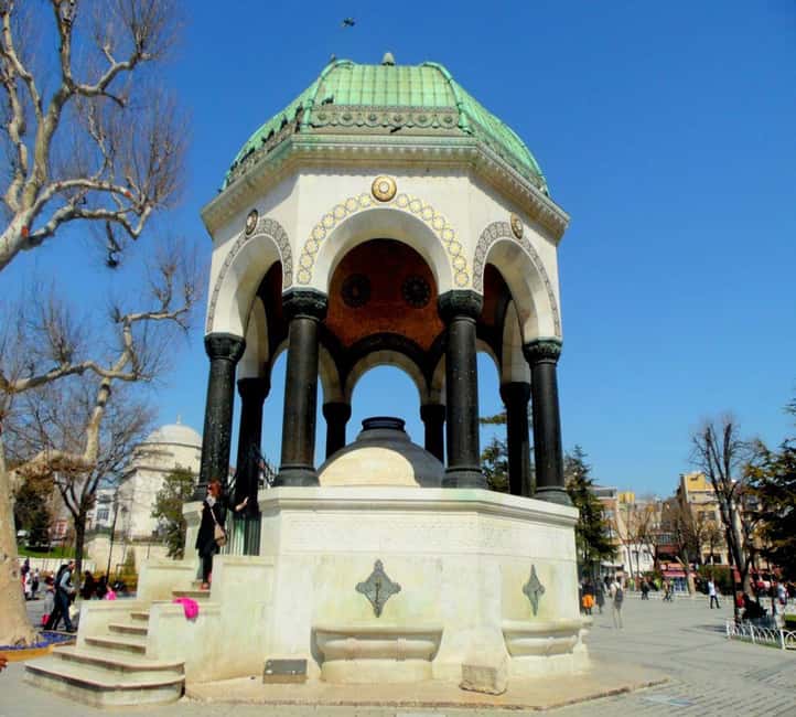 Blue Mosque, Hagia Sophia, Topkapi Palace &Grand Bazaar Tour - Lunch, Photos, and the Pace of an 8-Hour Day