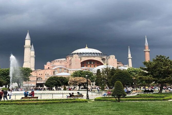Blue Mosque, Hagia Sophia, Topkapı Palace &Grand Bazaar Tour - Sultanahmet Hippodrome: where Byzantine and Ottoman stories overlap