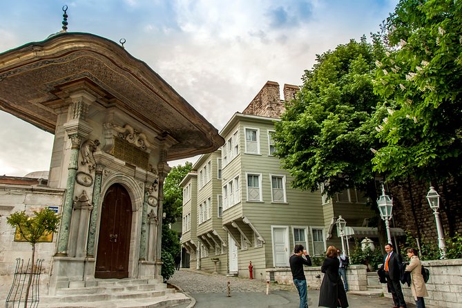 Blue Mosque Sultanahmet Old Town and Hippodrome Walking Tour - Timing your day: getting the most out of a short tour