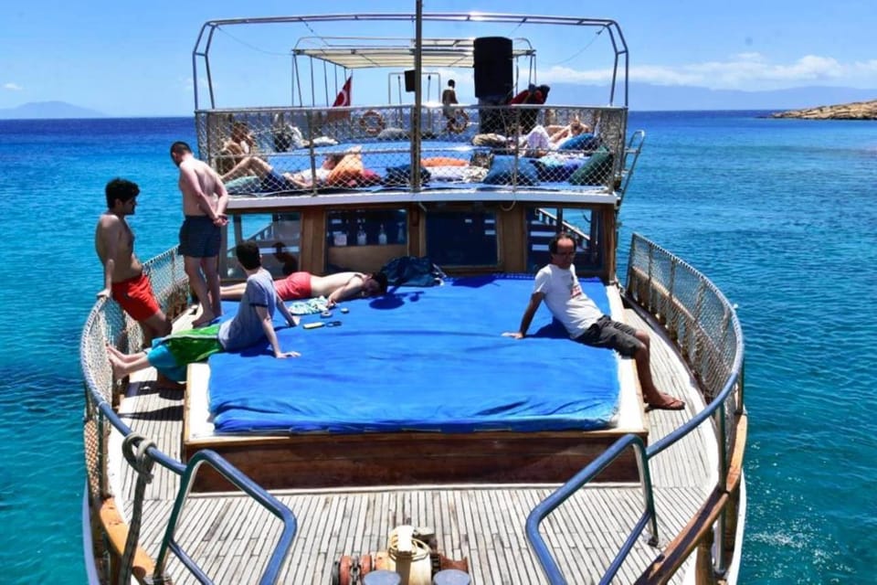 Bodrum Boat Tour with Lunch: Beaches and Islands - Poyraz Bay: rocky coastline and a different kind of swim