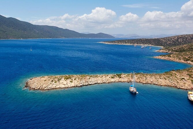 Bodrum Boat Trip with Lunch and All Soft Drinks - Meeting Point, Group Size, and the On-Board Flow