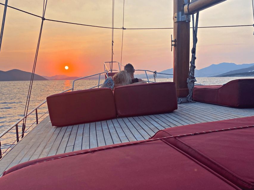 Bodrum: Bodrum Private Sunset Boat Tour - 17:30 Pier Departure to 20:30 Return: Your Easy 3-Hour Rhythm