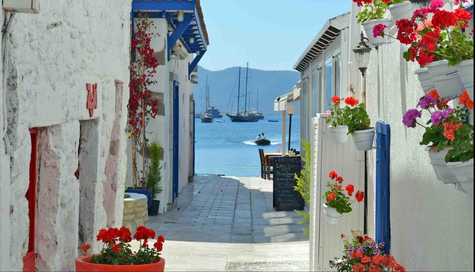 Bodrum City Tour : Lunch Guide Entry fees included - Bodrum Castle and the Underwater Museum: stories you can walk through