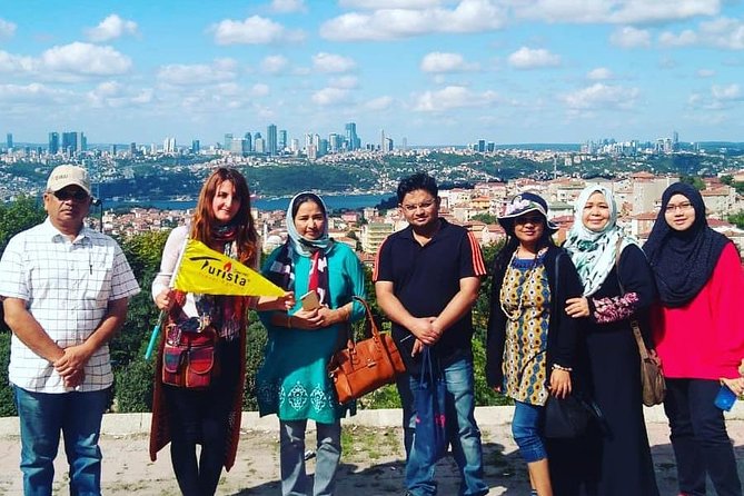 Bosphorus Cruise and Two Continents Tour with Lunch - Misir Çarşısı Spice Bazaar: A 30-Minute Flavor Burst
